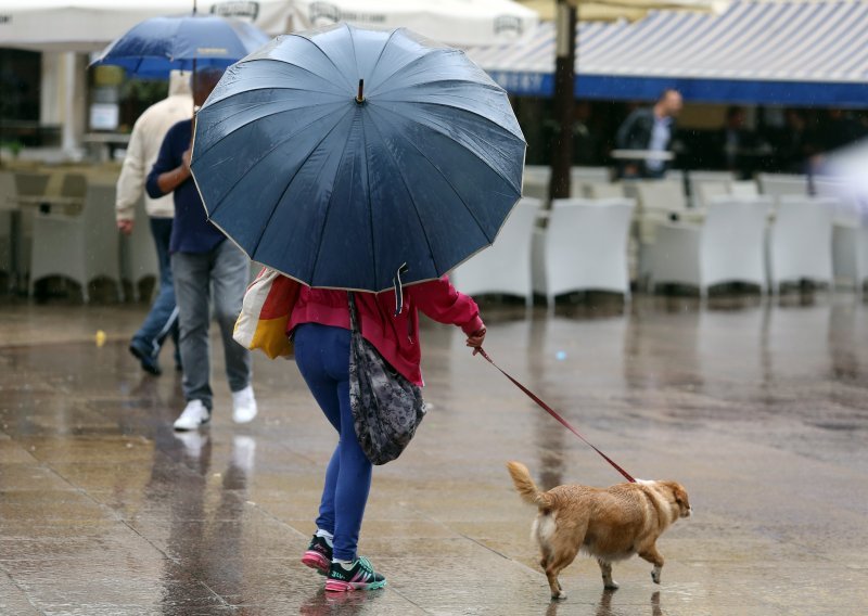 Danas će neke razveseliti snijeg, najavljeni i pljuskovi s grmljavinom