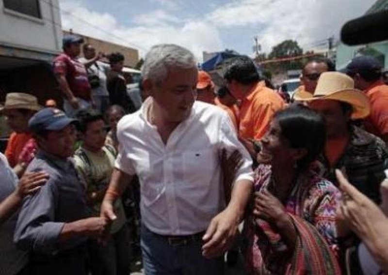 General Perez vodi na izborima u Gvatemali
