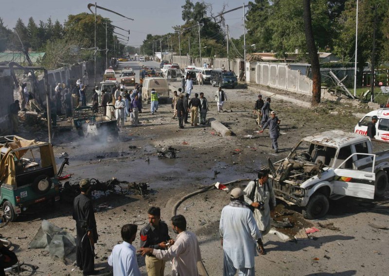 Bombaški napadi u Indiji i Pakistanu odnijeli najmanje 20 života