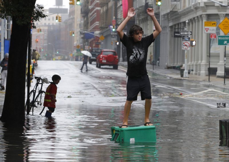 New York preživio uragan Irenu