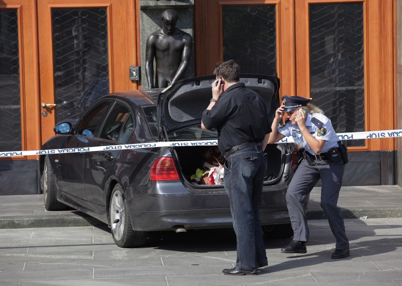 BMW-om se zaletio u slovenski parlament