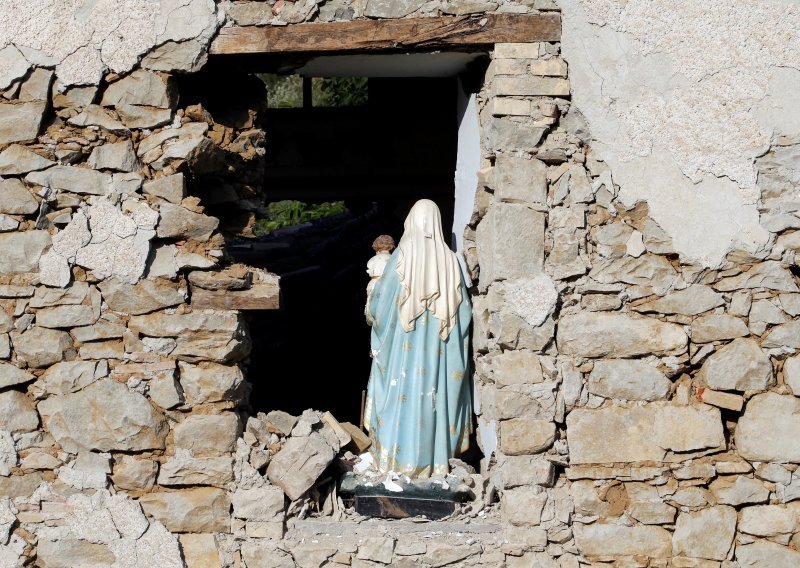 U potresu u Italiji 278 mrtvih, u subotu dan žalosti