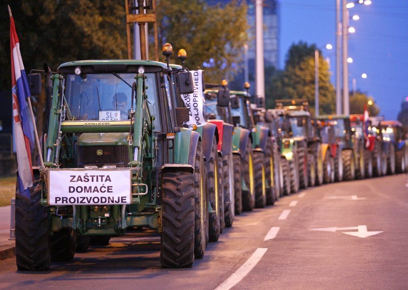 Seljaci pregovaraju i blokiraju granicu prema BiH