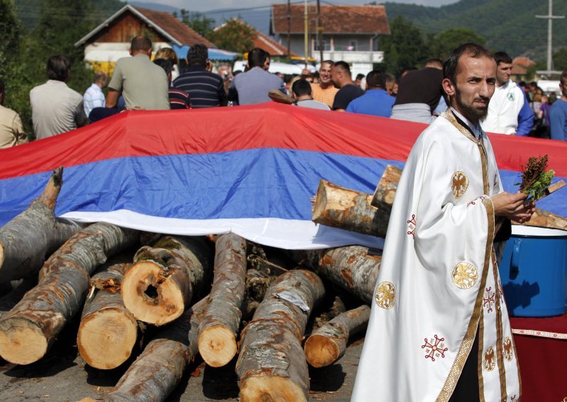 Agresivni ministri kontra Tadićeve politike