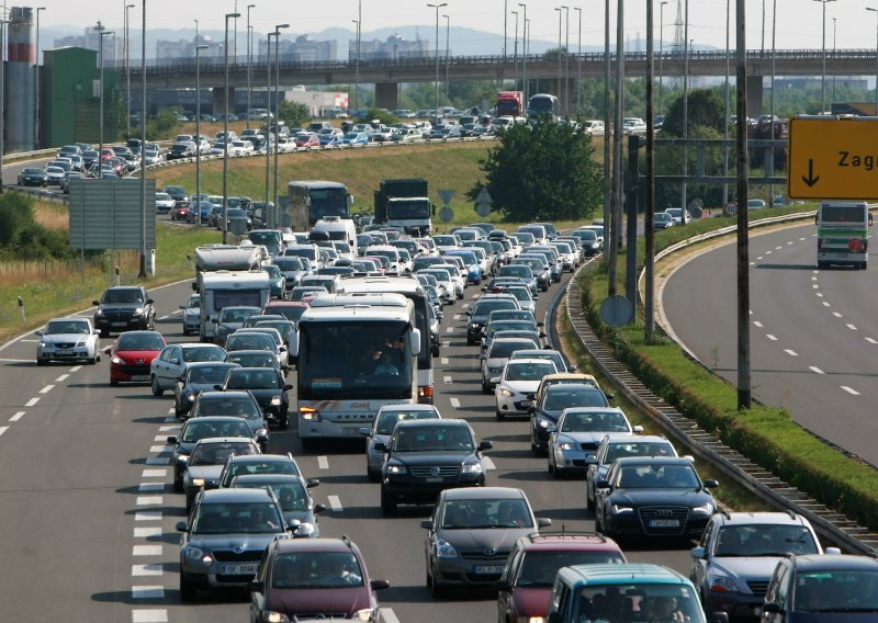 Smanjuje se kolona na Lučkom, i dalje gužva na A1