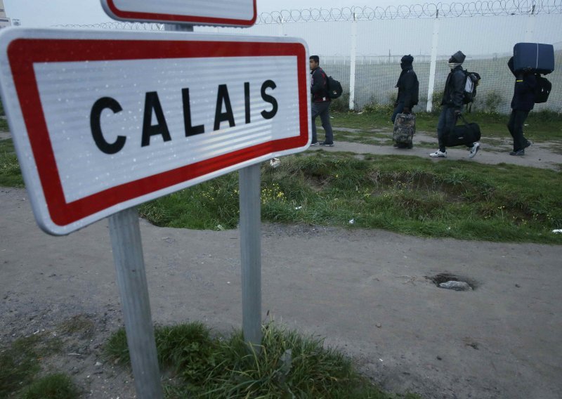 Emigranti počeli s evakuacijom Džungle u Calaisu