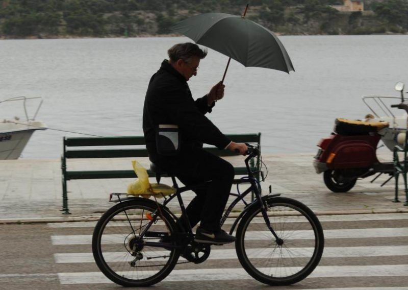 Kiša usporava promet u Istri, na sjevernom Jadranu, Dalmaciji i Lici