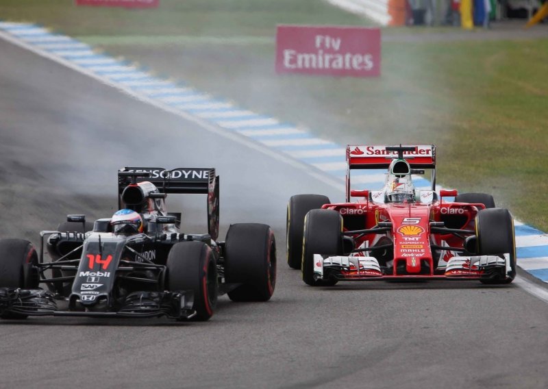 Nervozni Vettel se naljutio na Alonsa: Kakav idiot!