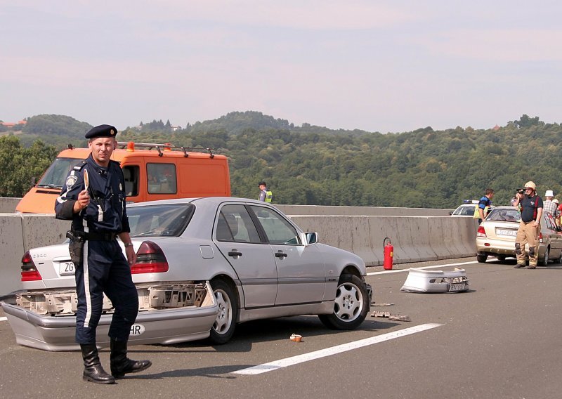 Stravična prometna nesreća na autocesti