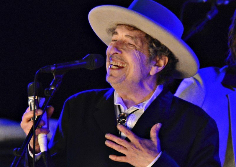 O Dylanu i mitovima o čistoj i lijepoj književnosti