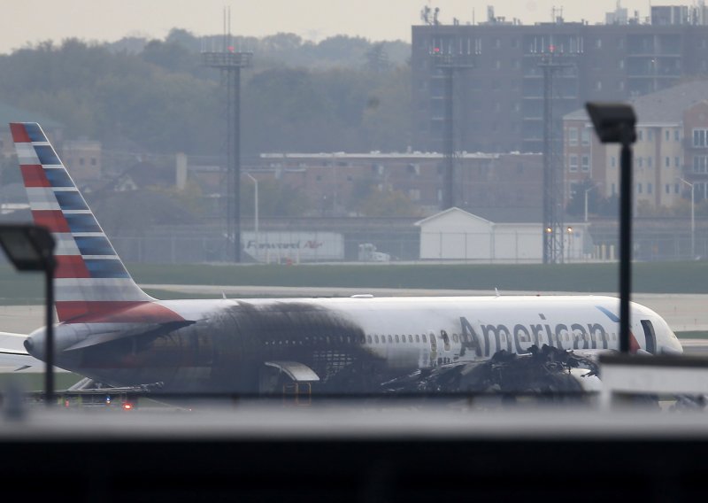 Zapalio se motor zrakoplova American Airlinesa, 20 ozlijeđenih