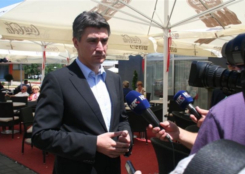 Milanovic: EU accession referendum should be separated from parl't polls