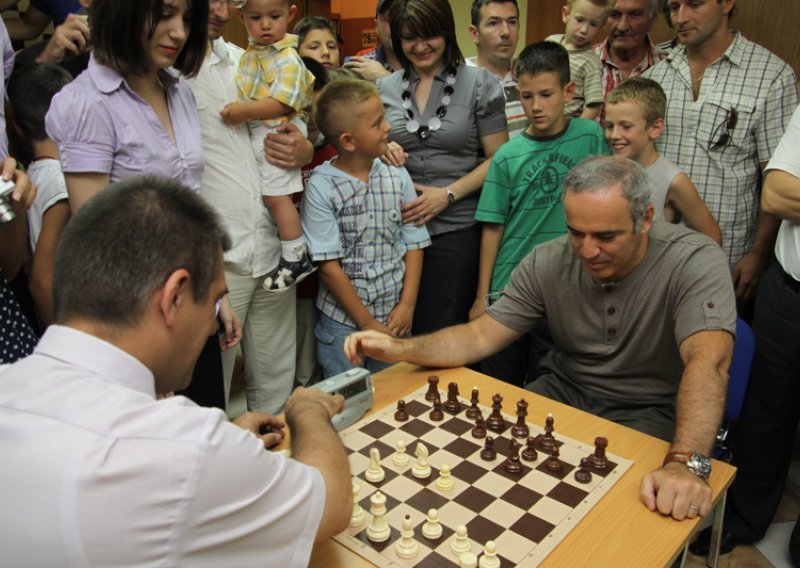 Gari Kasparov postao član osječkog šahovskog kluba