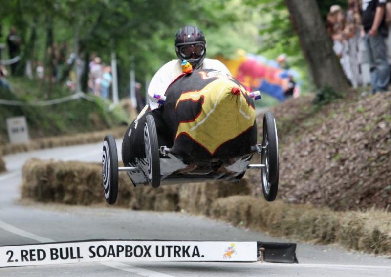 Bolidi iz kućne radinosti oduševili na Red Bull Soapboxu