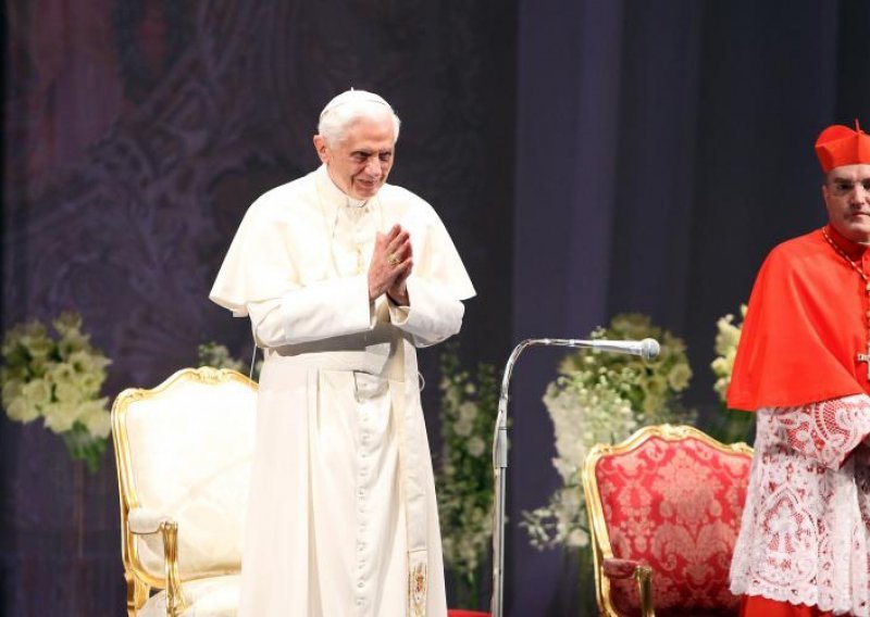 Meeting in Croatian Nat'l Theatre on occasion of pope's visit