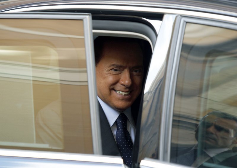 Berlusconi prisilno sletio u Milanu