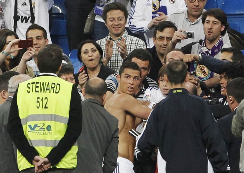 Ronaldo zabio tri gola, razbio nos i poklonio dres