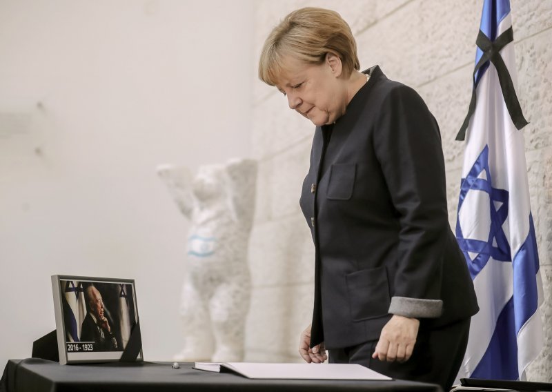 Uzbuna zbog dara iz zahvalnosti kancelarki Merkel