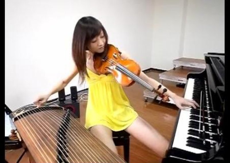 Poslušajte Tajvanku koja istovremeno svira tri instrumenta