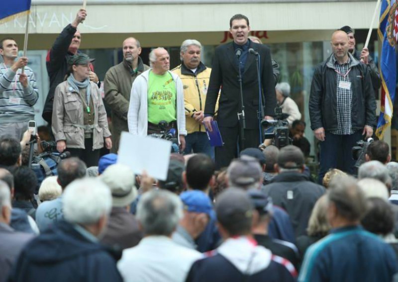 Some 200 gather for protest rally in Zagreb