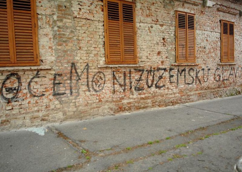 Neprimjereni grafiti na pravoslavnoj crkvi