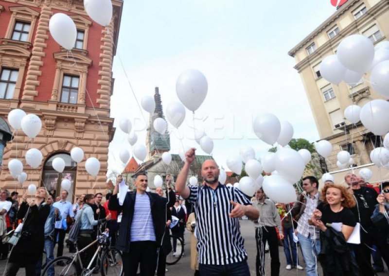 Vlada na balonima odletjela u zrak