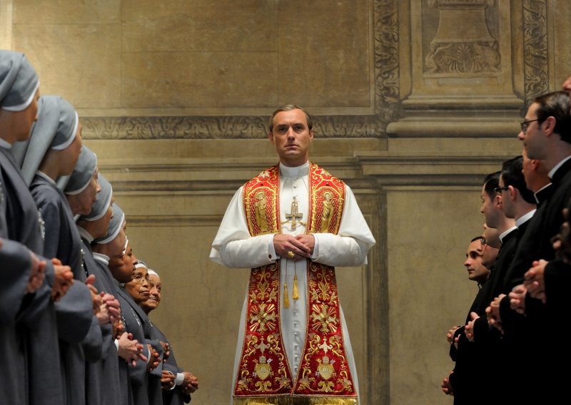 'Mladi papa' - Jude Law, papa na granici Boga i antikrista