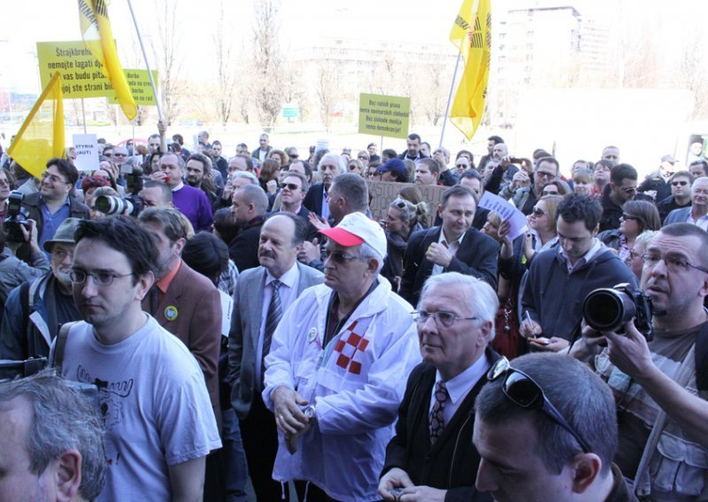 Solidarity walk for Vecernji List newspaper strikers