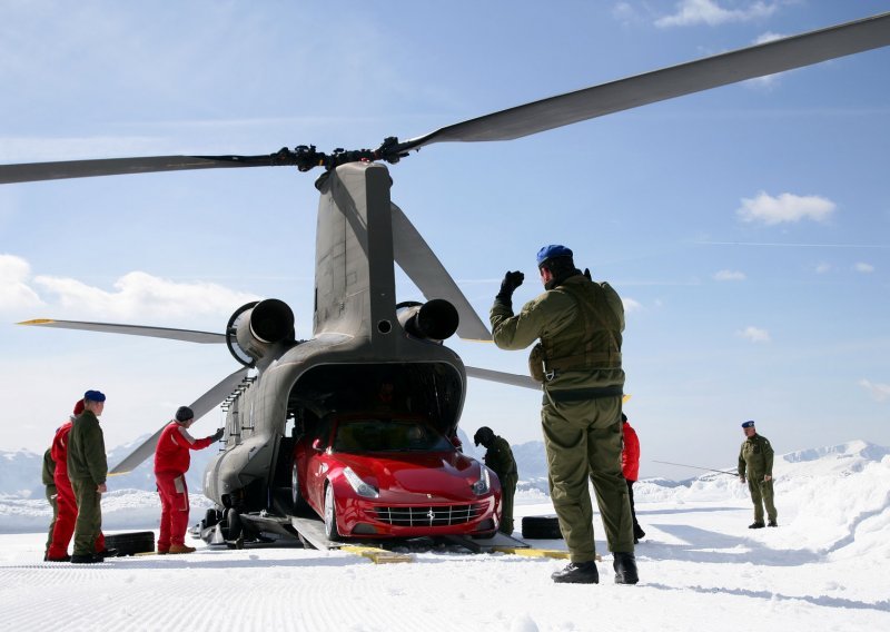 Kako doći Ferrarijem u planine? Helikopterom!