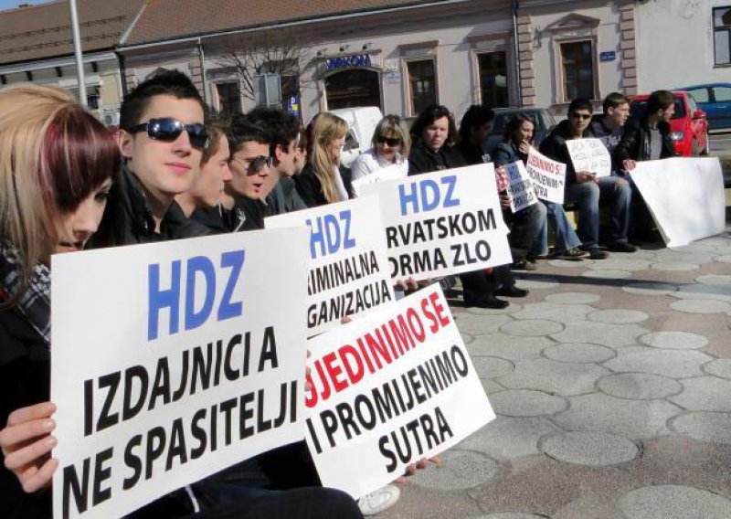'Prosvjedi u Hrvatskoj događaju jer ih potiče oporba'