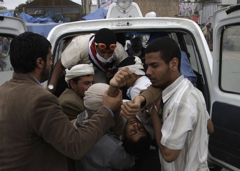U sukobima s policijom ozlijeđeni deseci prosvjednika