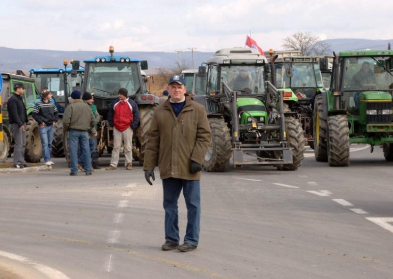 Farmers disappointed at minister's failure to talk to them