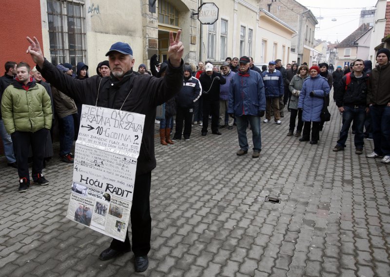 Dvjestotinjak prosvjednika u Zadru i Slavonskom Brodu