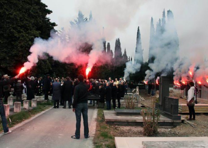 Bengalkama ga ispratili na vječni počinak