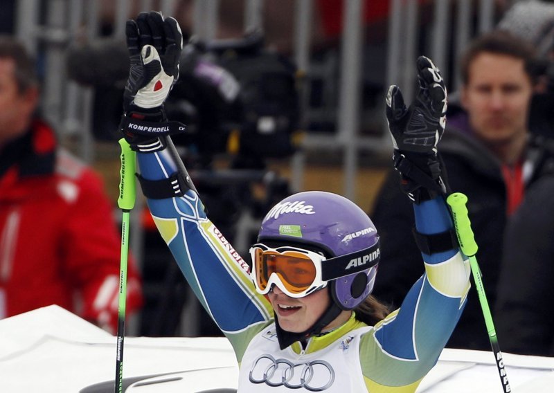 Tina Maze slavila ispred Vonn i Riesch