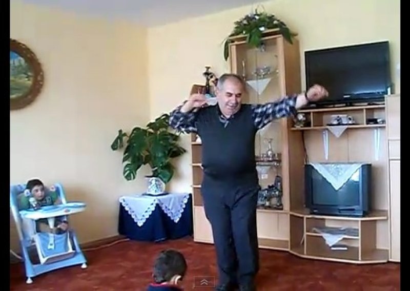 Pogledajte Turčina koji se rasplesao po kući