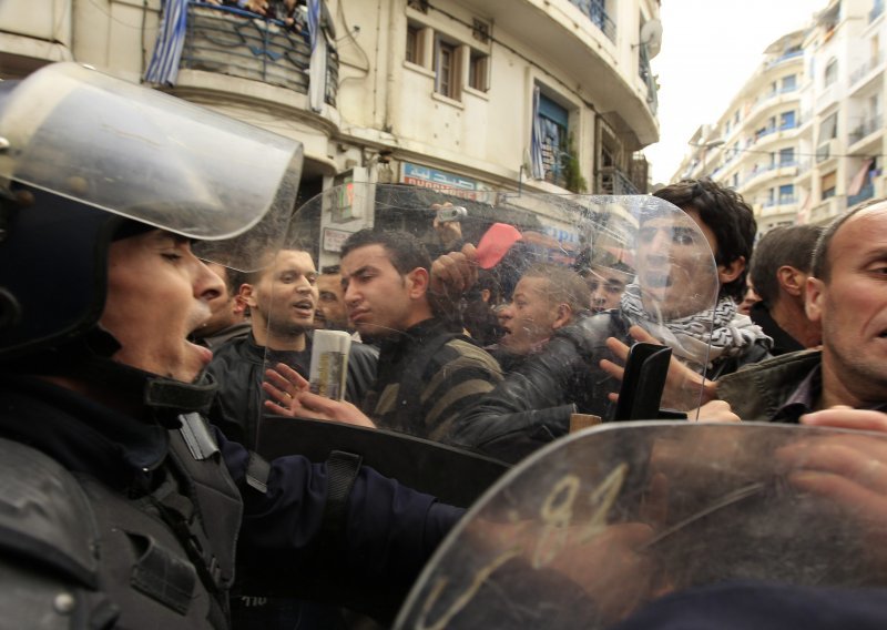 Alžirska policija spriječila protuvladin prosvjed