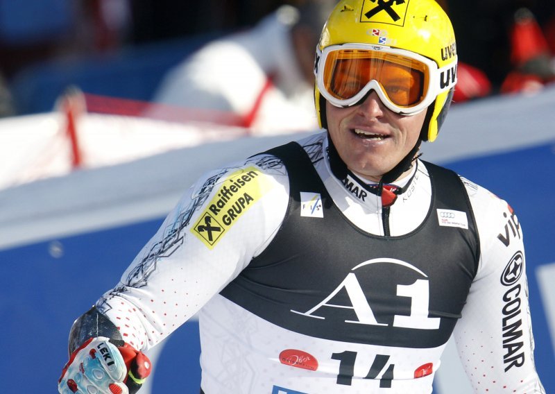 Schoerghofer wins giant slalom in Hinterstoder, Kostelic 10th