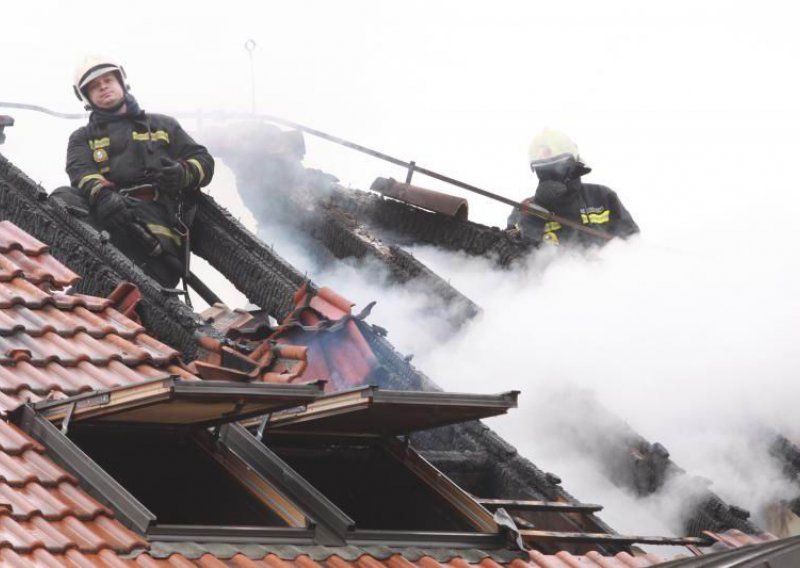 U požaru u staračkom domu dvojica ozlijeđenih