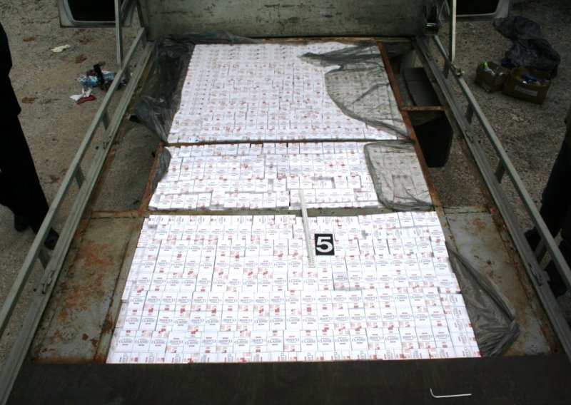 Poljak švercao 9 i pol tisuća kutija cigareta