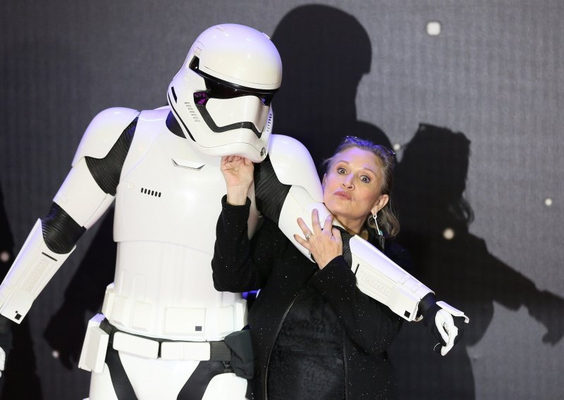 Nakon srčanog udara u bolnici umrla Carrie Fisher