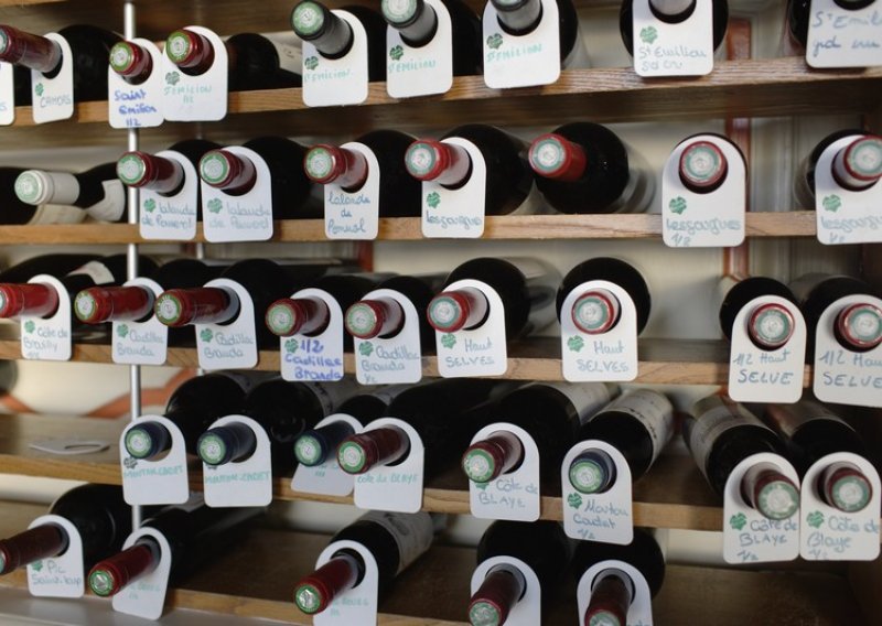 Uvedeni automati za prodaju vina s alkotestom