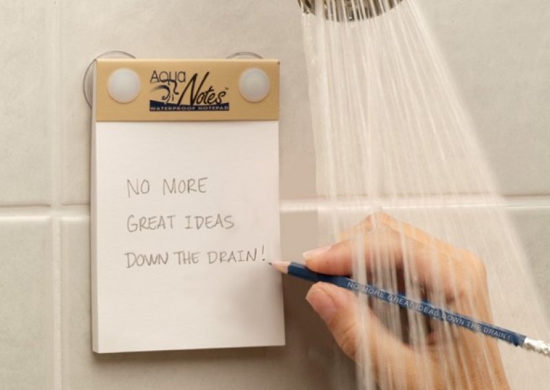 Izmišljen vodootporni notes za zapisivanje ideja