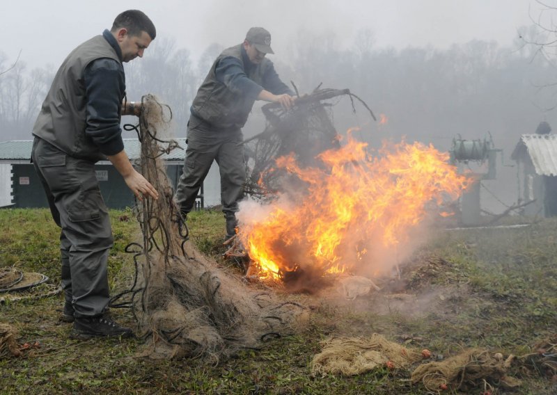 Spaljeno 800 metara mreža i ribolovni pribor krivolovaca