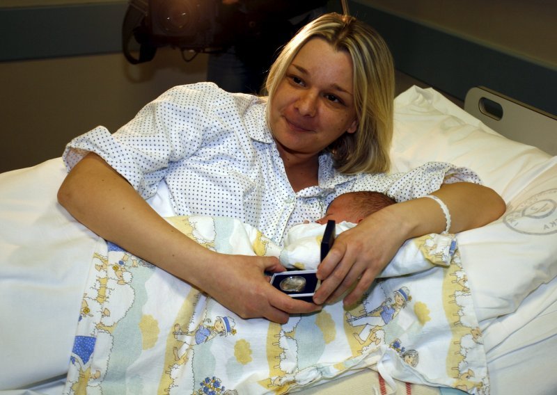 Maleni Genti i David prve su bebe rođene 2011.