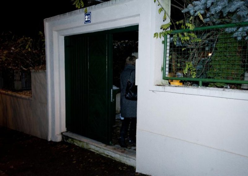 Istražitelji poljubili vrata kod Sanadera