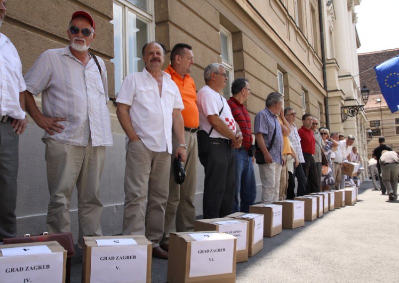 Sindikati Bebiću predali 190 kg potpisa