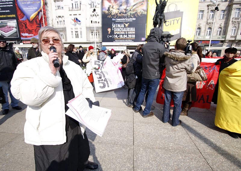 'Župnik Zuanović treba biti suspendiran'