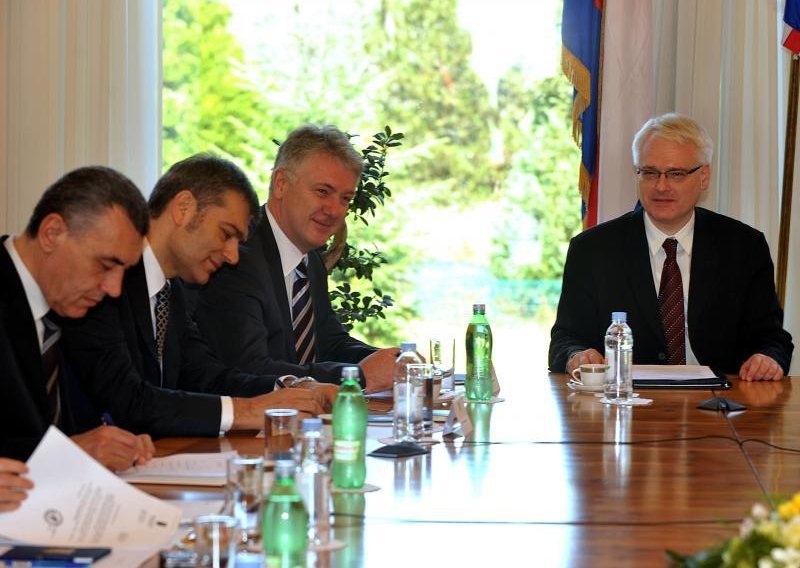 I Josipović ima recept za izlazak iz krize