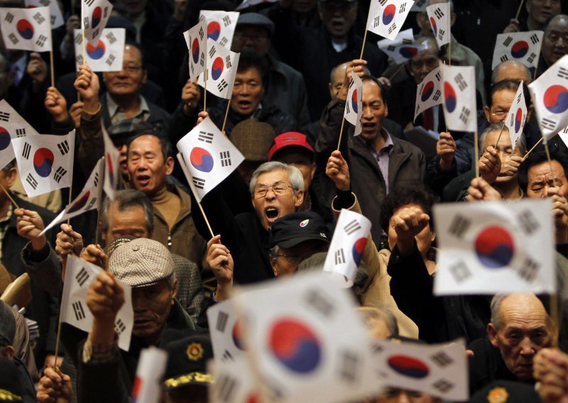 Južnokorejski političar prikazao termosice kao projektile